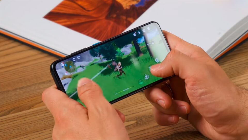 ASUS Zenfone 8 — obzor smartfona