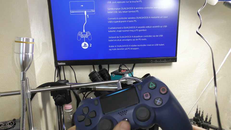 PS4 Slim ne opredeljaetsja gejmpad