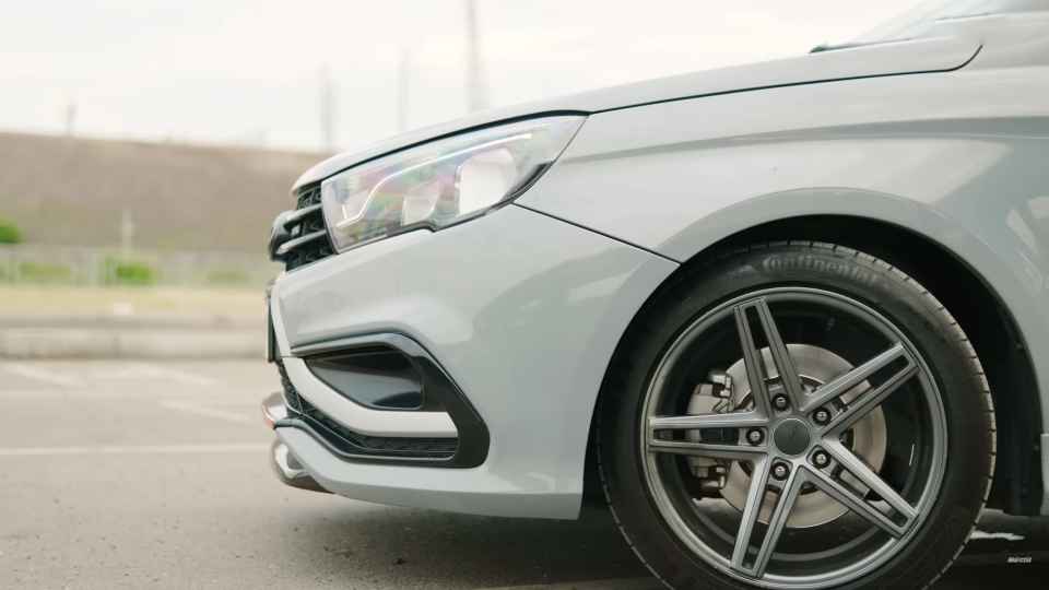 LADA VESTA SPORT vid sboku