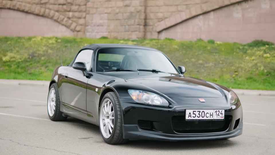 Obzor sportkara HONDA S2000