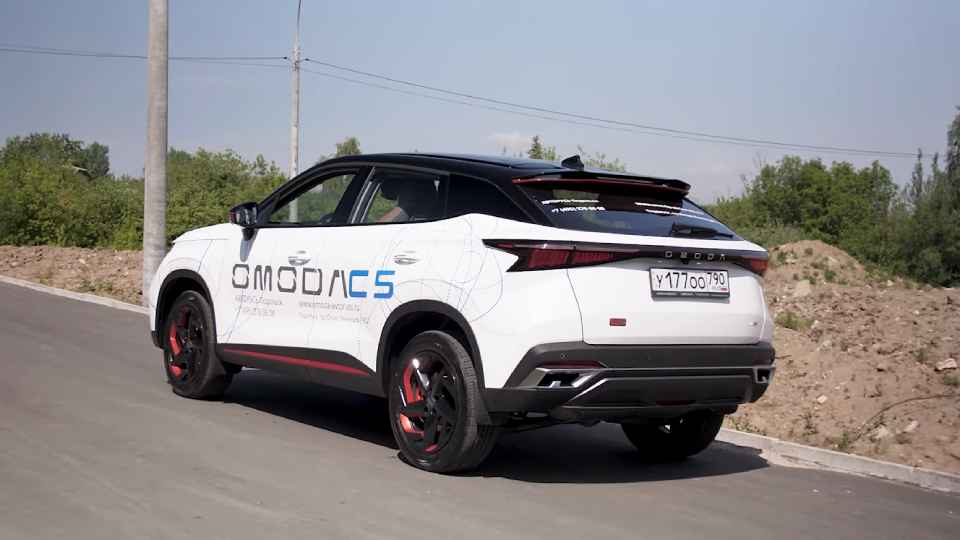 Obzor avtomobilja OMODA S5