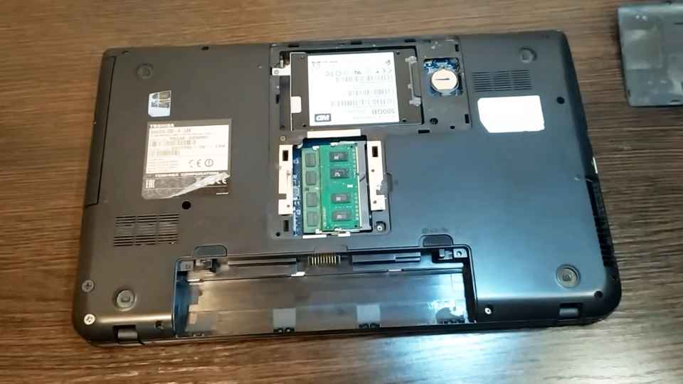 my obychno vidim, operativnuju pamjat', zhjostkij disk ili ssd