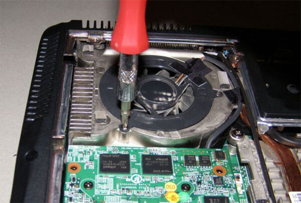 ventiljator v noutbuke silno shumit