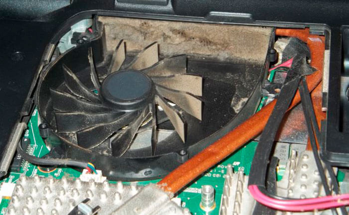 kak pochistit noutbuk ot pyli