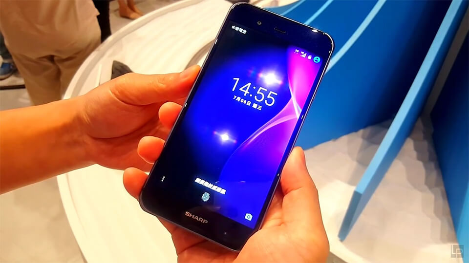 Sharp Aquos P1 с камерой на 22,6 Мп